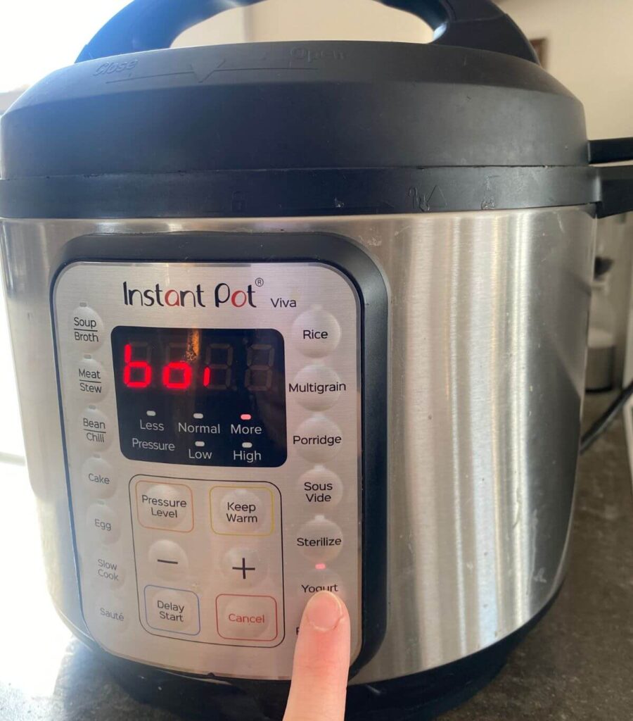 the-humming-homemaker-instant-pot-greek-yogurt-boil-yogurt-button Setting the Instant Pot to BOIL with the Yogurt button.